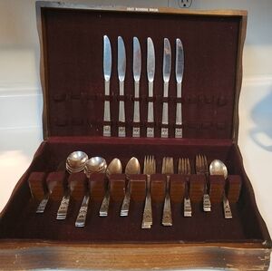 Vintage 30-piece Oneida Community Coronation Silverware & 1847 Rogers Bros Box